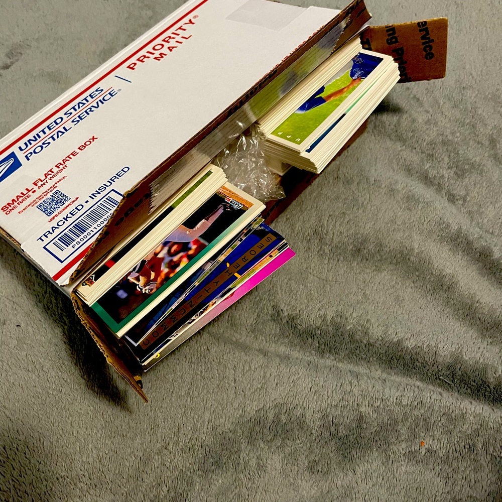 2 Pounds of Vintage Baseball Cards, 500+ Cards Upper Deck, Fleer, Topps